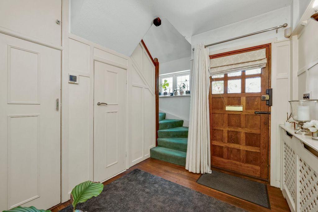 Property photo 2 of 14 Hallway
