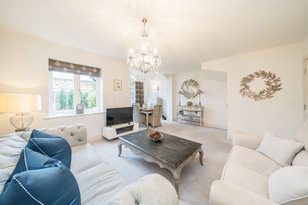 Property photo 3 of 8