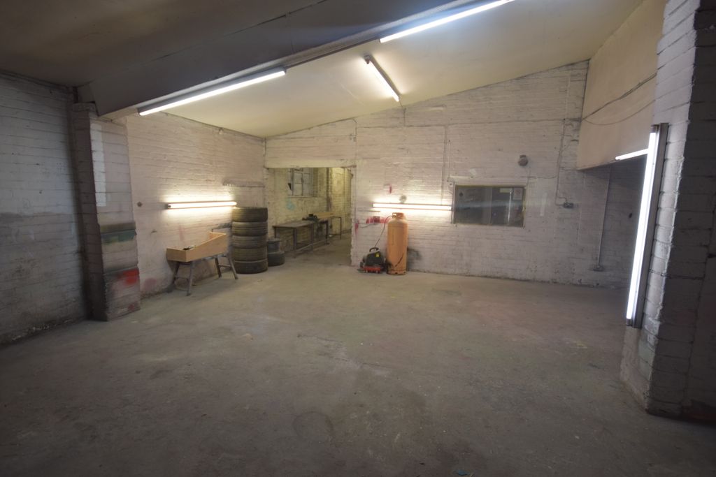 Property photo 3 of 14