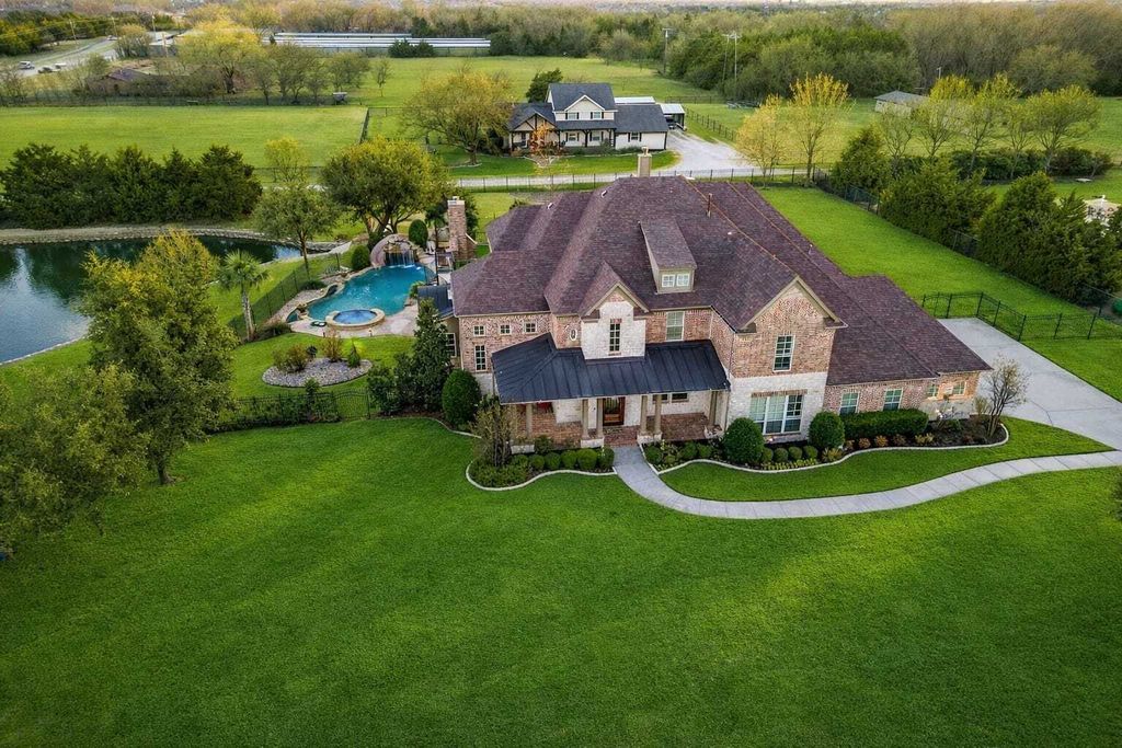 Property photo 1 of 27