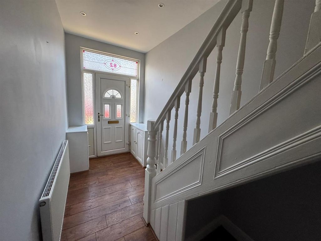 Property photo 2 of 13 Entrance Hall