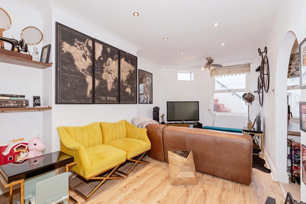 Property photo 3 of 12 Holland Rd_4.Jpg