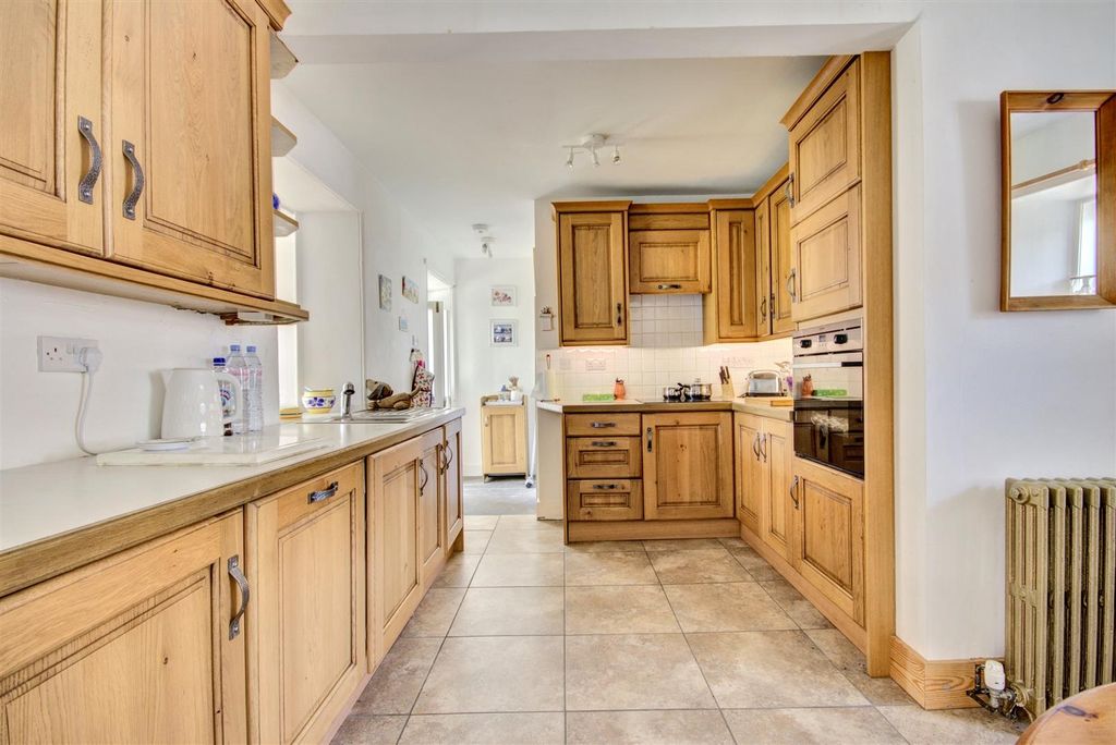Property photo 3 of 23 Kitchen
