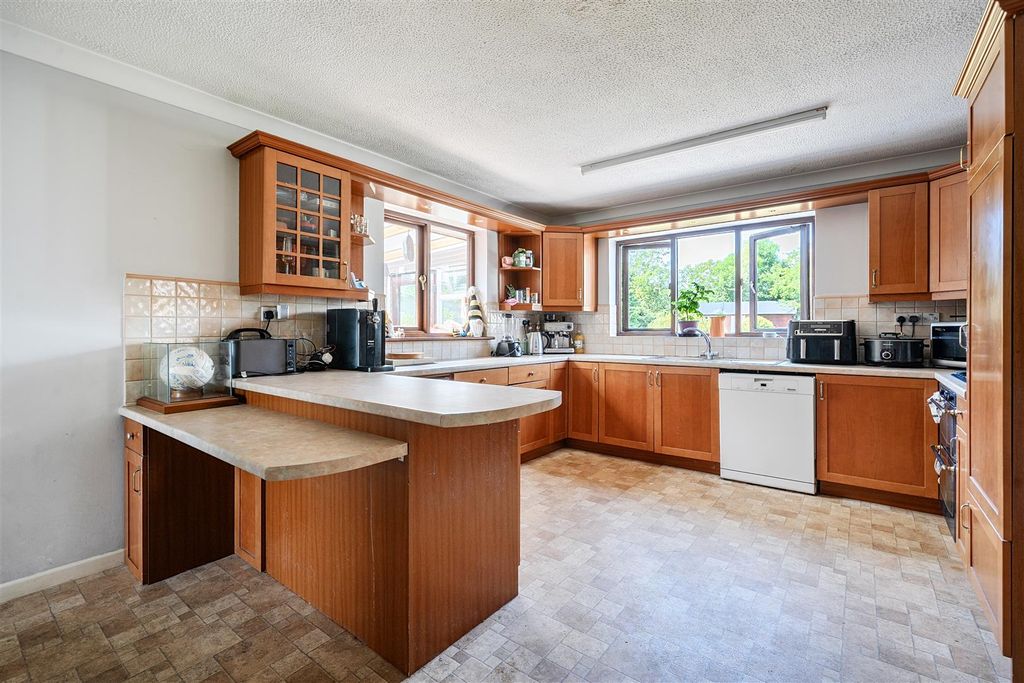Property photo 3 of 28 Kitchen