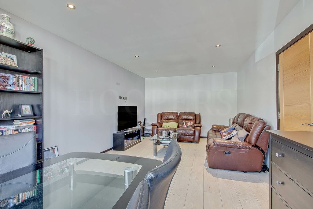 Property photo 3 of 21