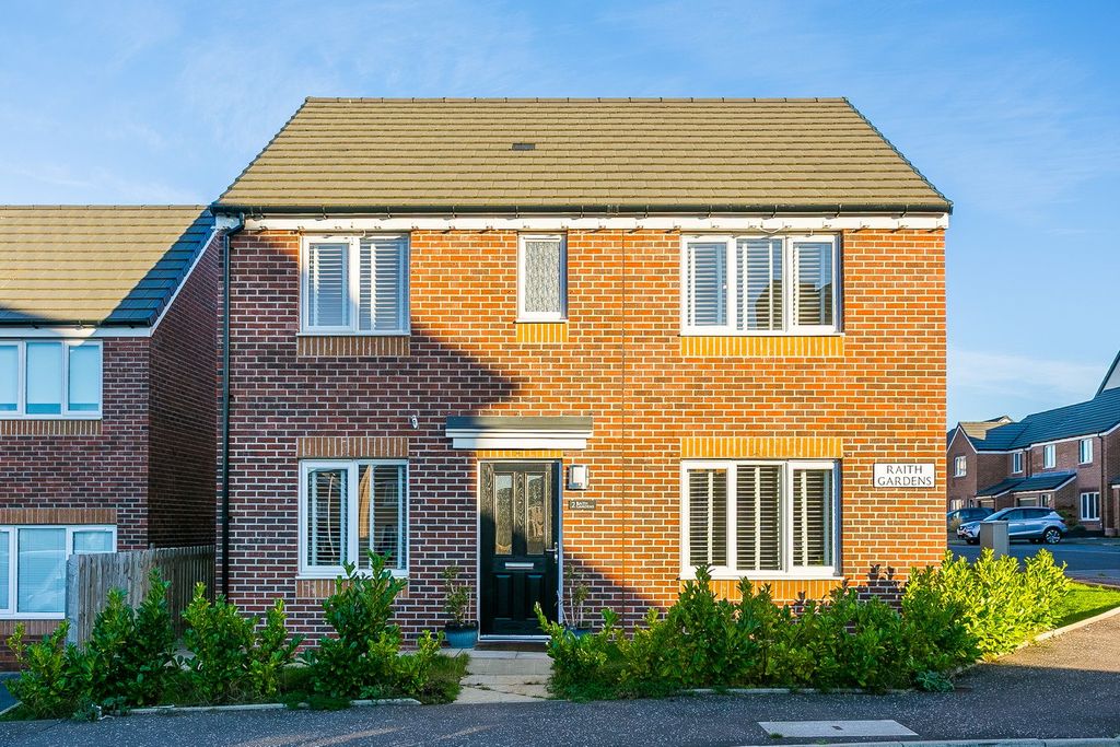 Property photo 1 of 32