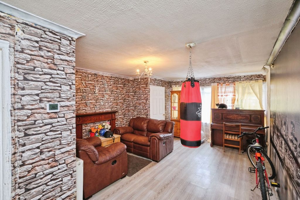 Property photo 3 of 19 Pbox-Img.Jpg