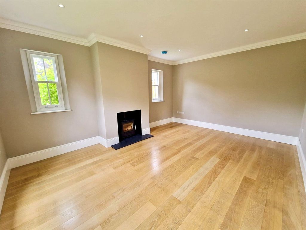 Property photo 3 of 10 Picture No. 02