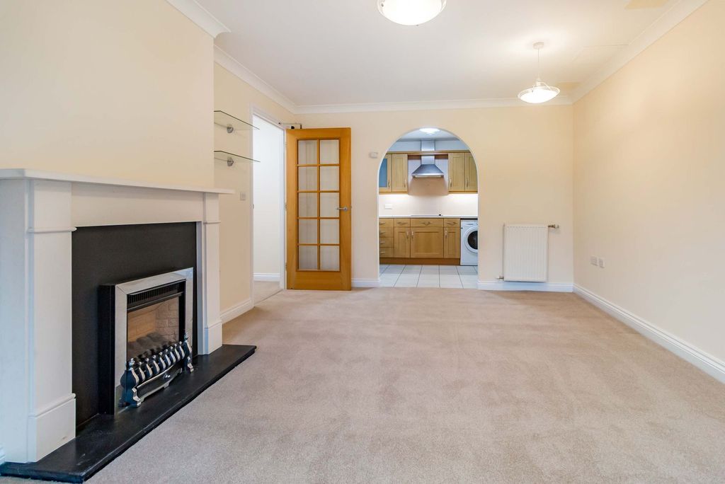 Property photo 2 of 20 Lounge