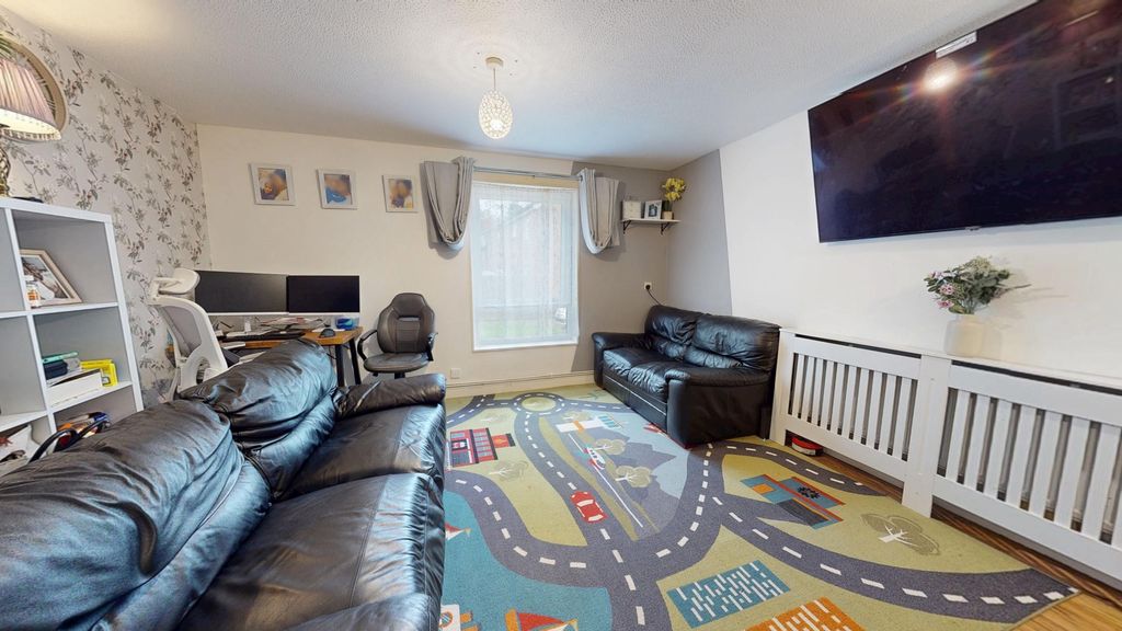 Property photo 3 of 10 Lounge