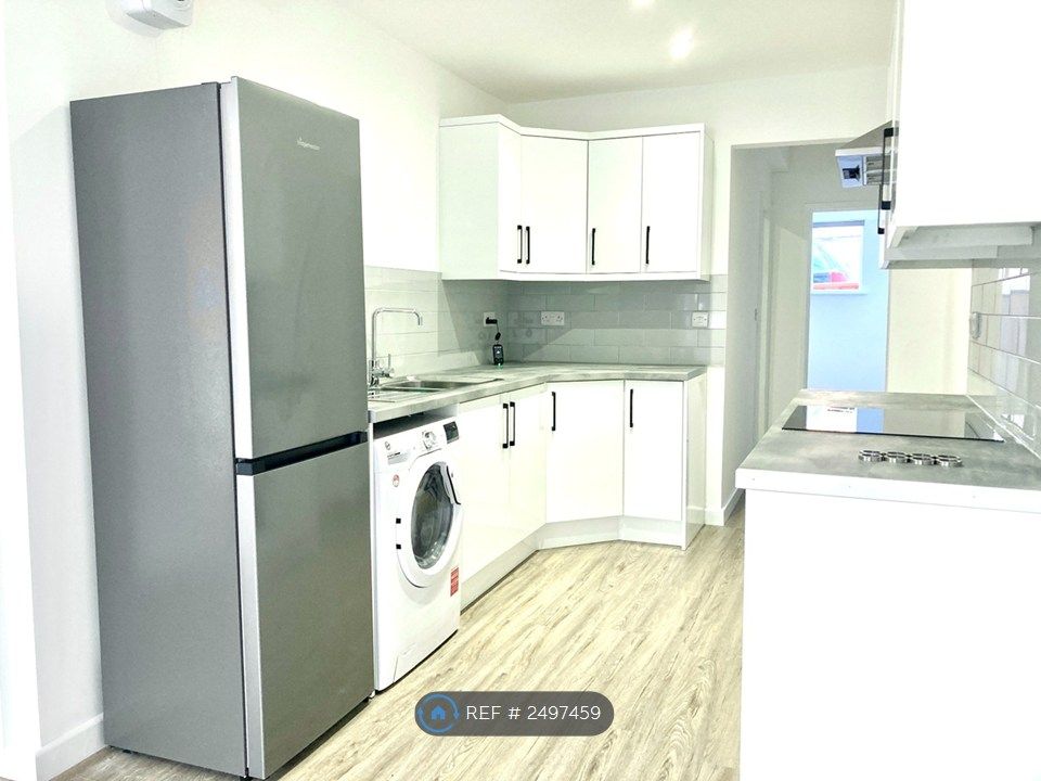 Property photo 2 of 15 Modern And Light