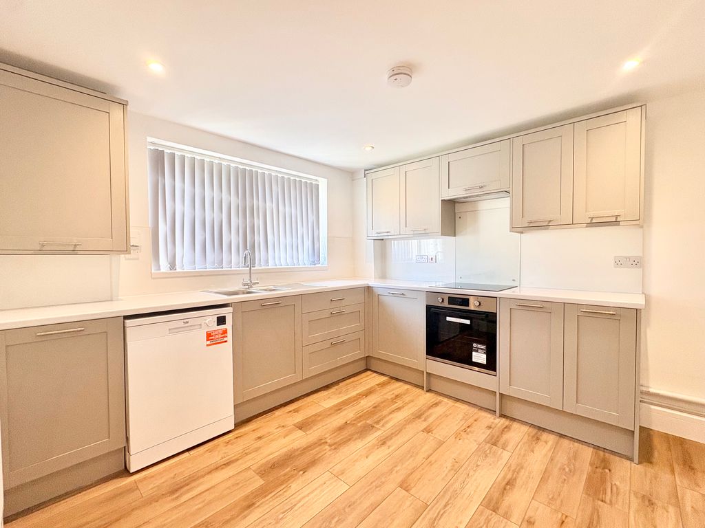 Property photo 1 of 8 Kitchen