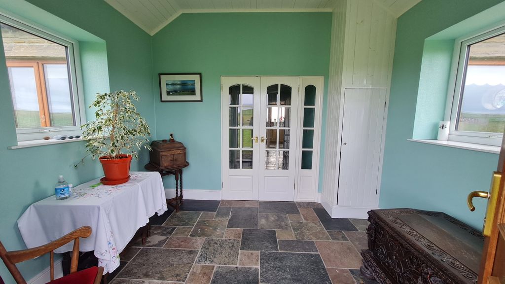 Property photo 3 of 31