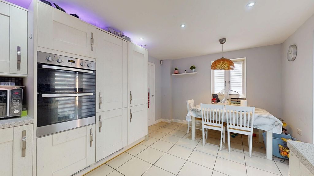 Property photo 2 of 14 Kitchen