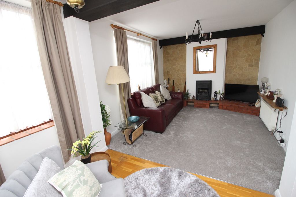 Property photo 2 of 16