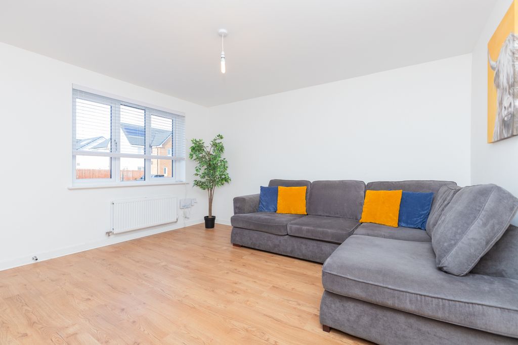 Property photo 2 of 21 8 Carsphairn Avenue Pa1 3Fe-2