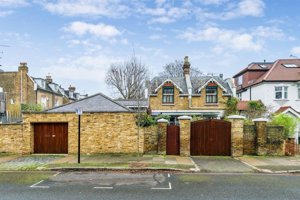 Property photo 1 of 20 Grove Park Gardens, W4 - For Sale