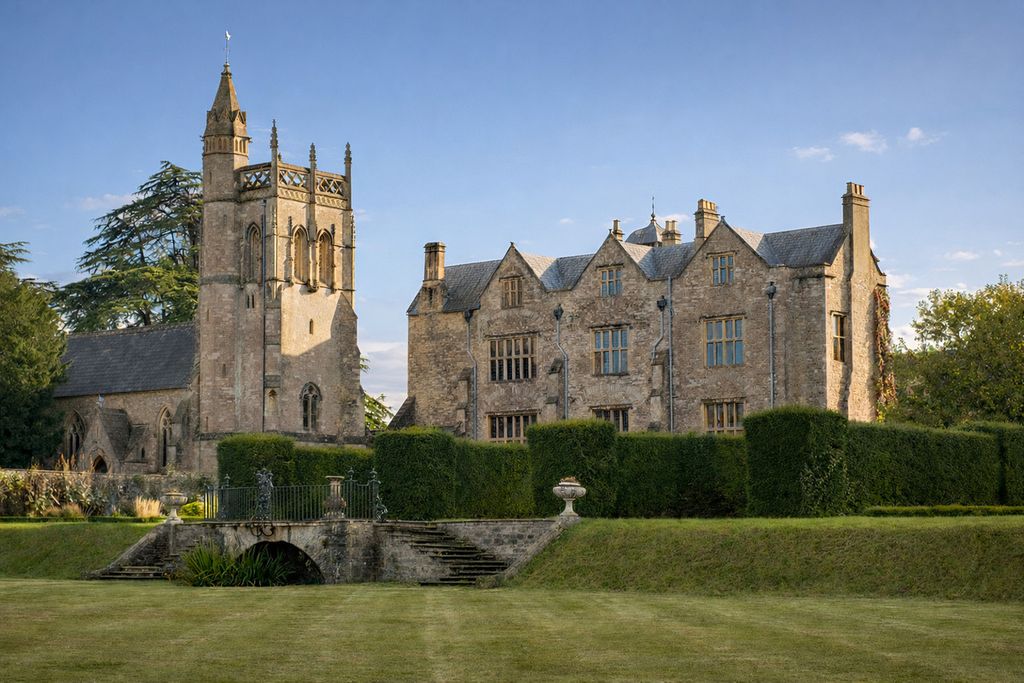 Property photo 1 of 42