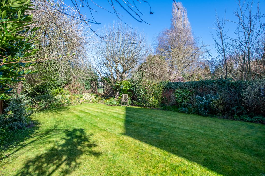 Property photo 2 of 39