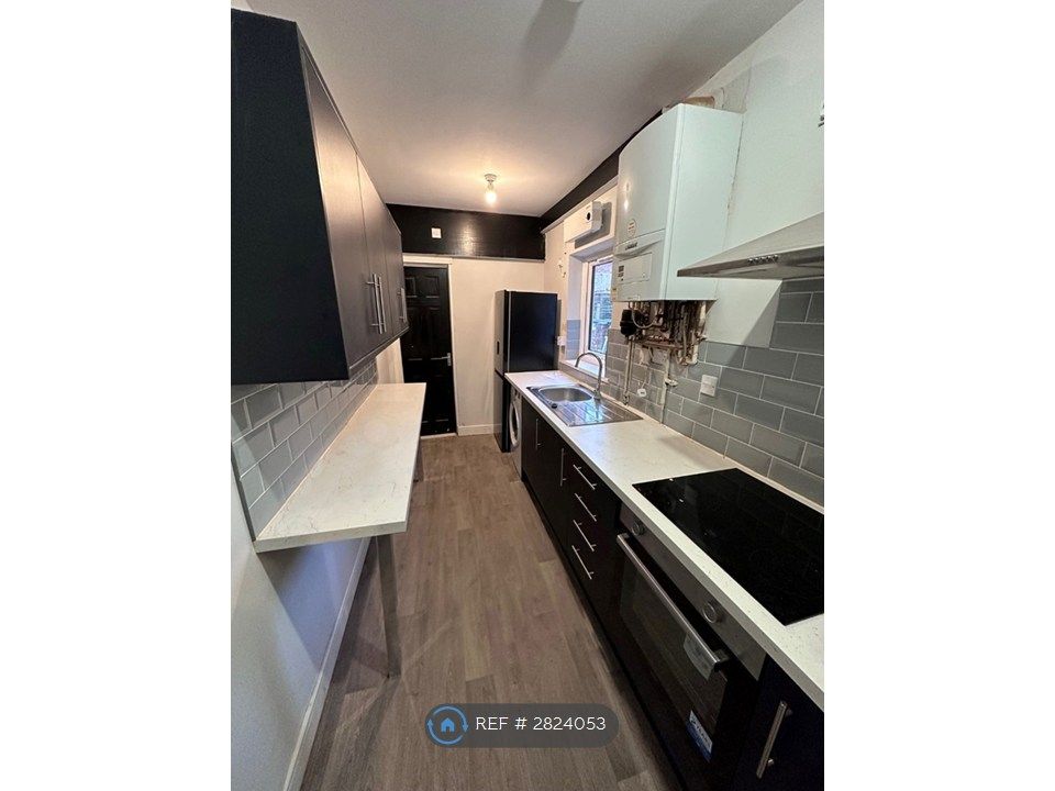 Property photo 1 of 10 Kitchen