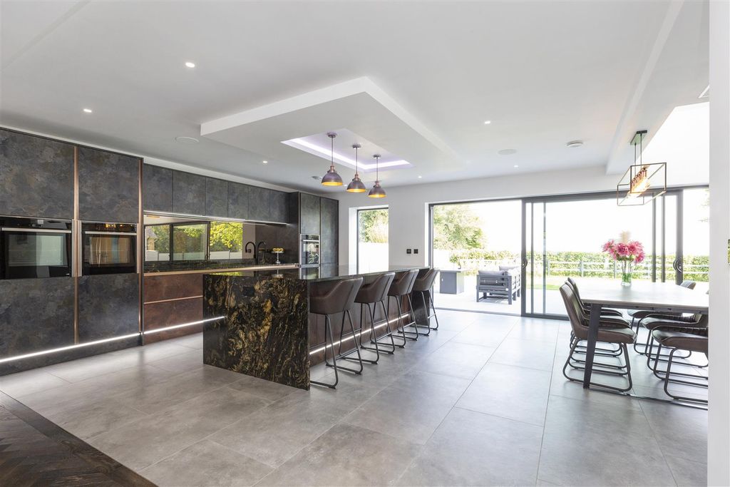 Property photo 2 of 20 Kitchen / Dining Area