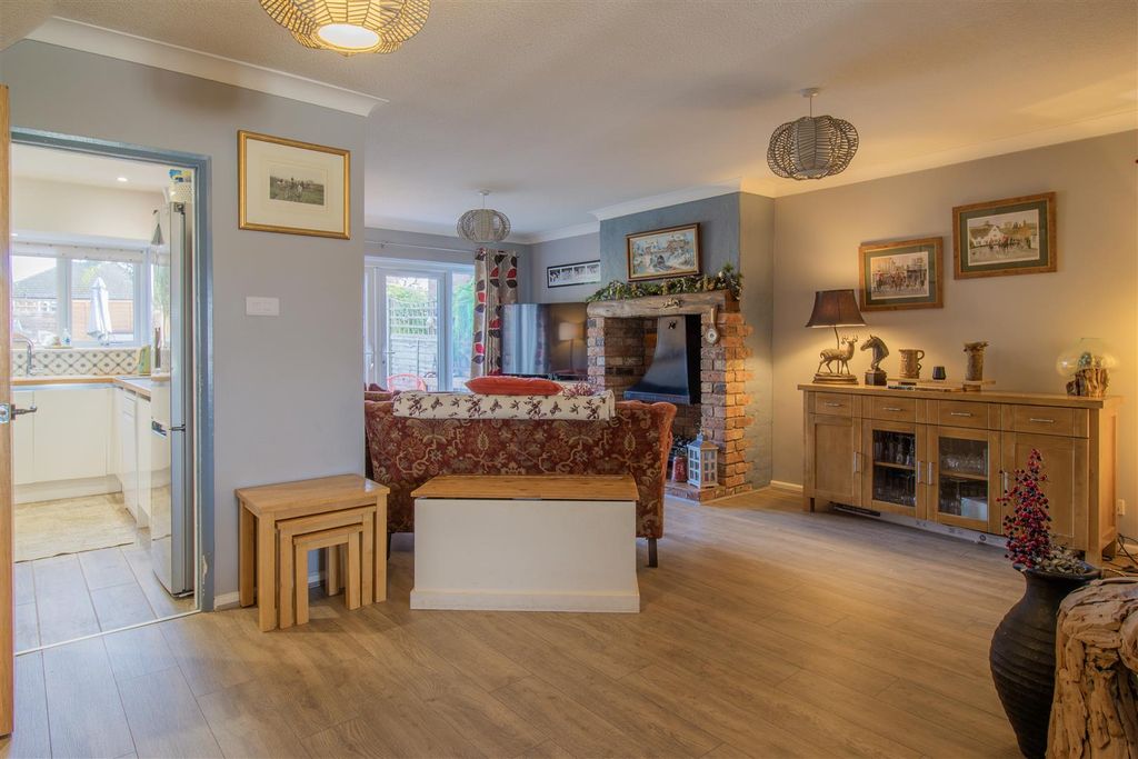 Property photo 2 of 31