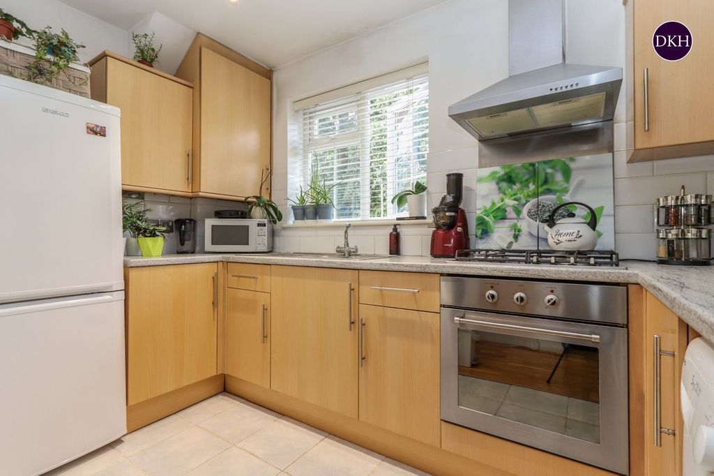 Property photo 3 of 9 Photo 04