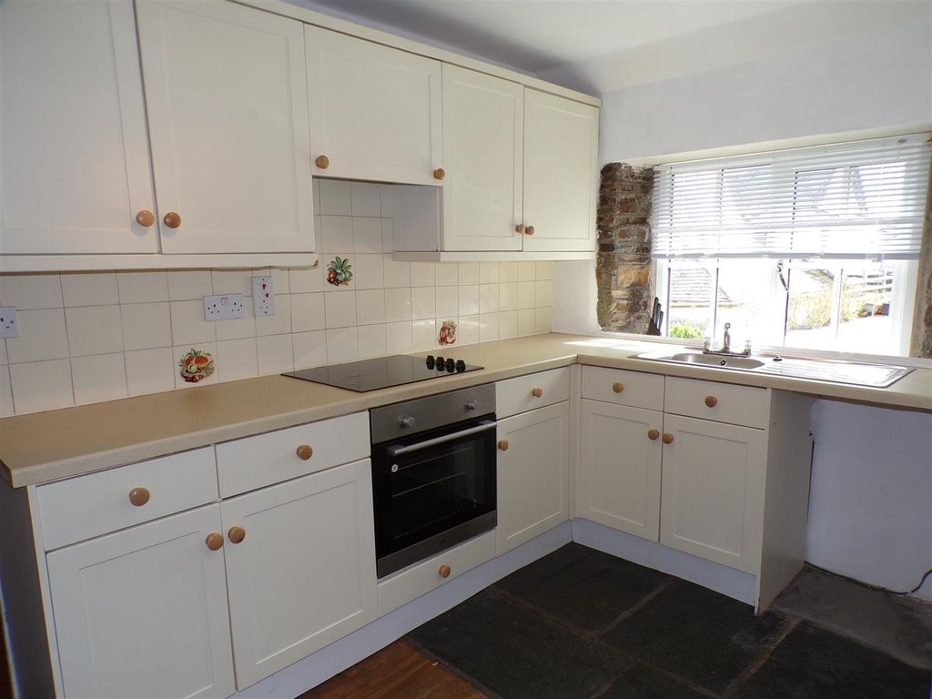 Property photo 3 of 9 Kitchen.Jpg