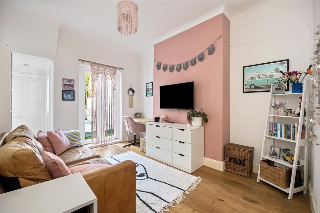 Property photo 1 of 17 Living Room