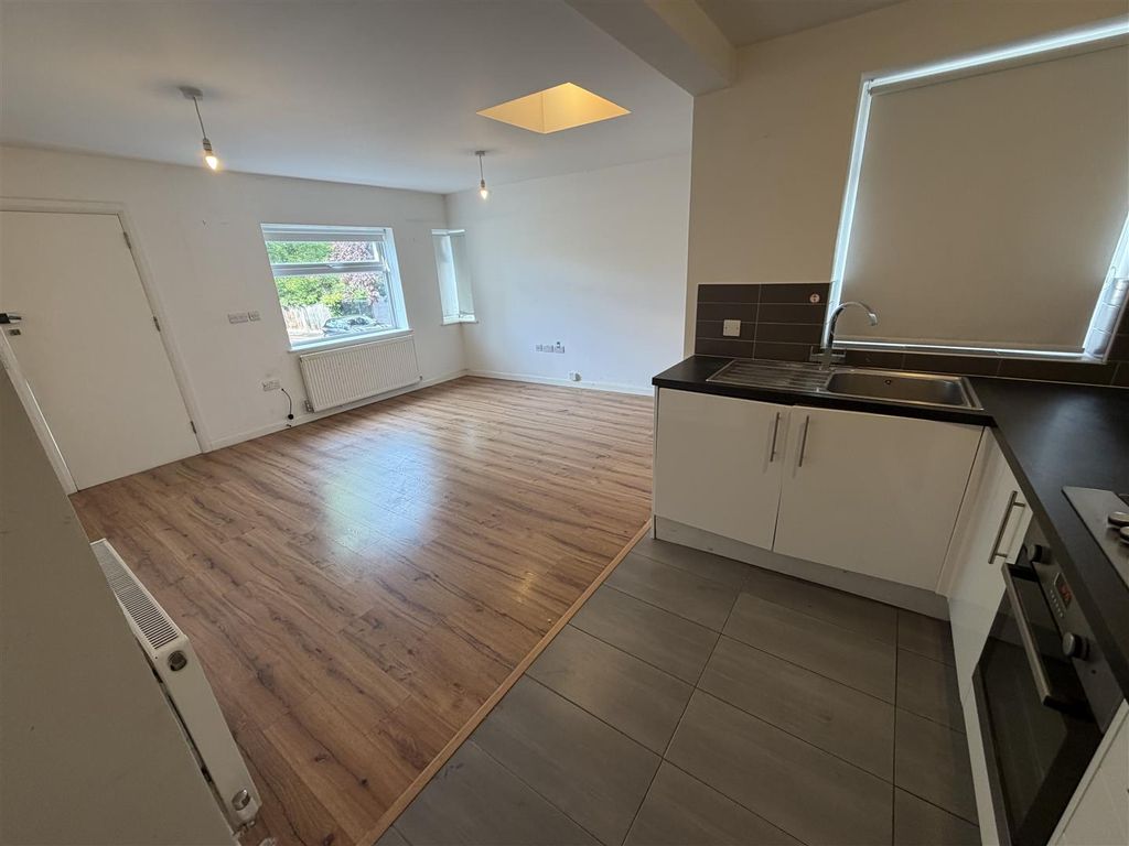 Property photo 3 of 7 Living/Kithcen