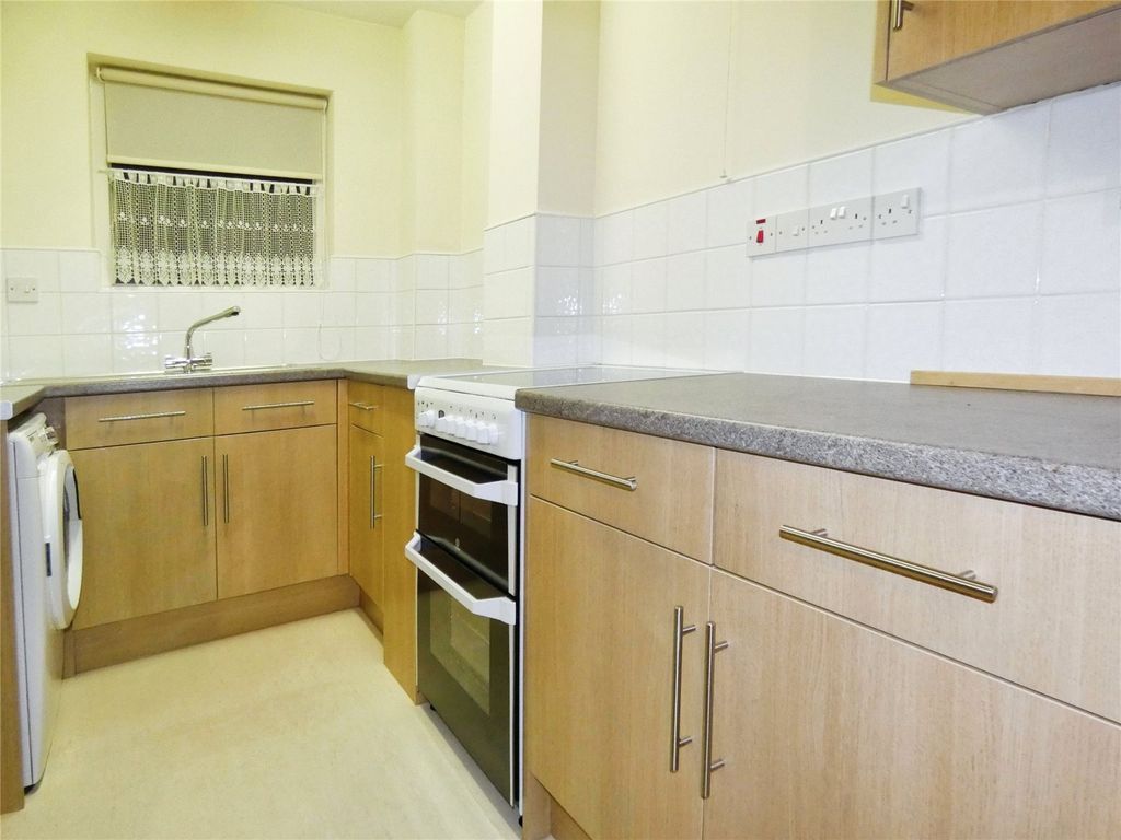 Property photo 3 of 9 Kitchen