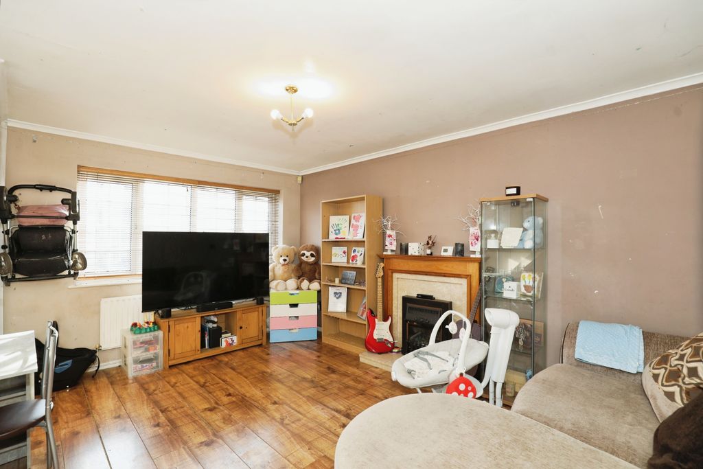 Property photo 3 of 14