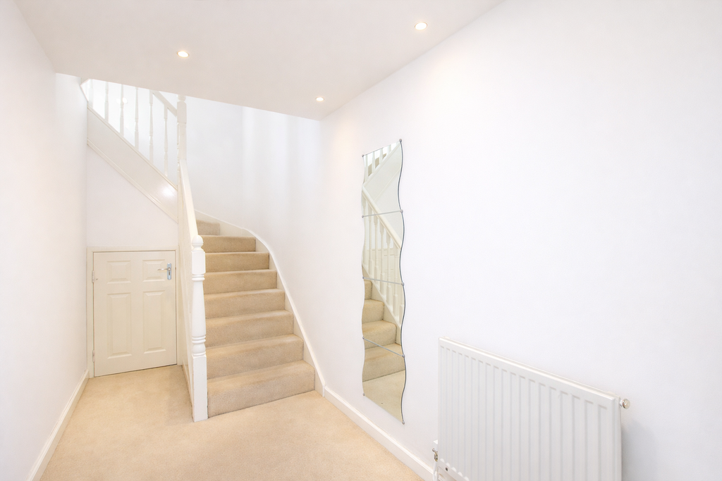 Property photo 2 of 14 Hallway