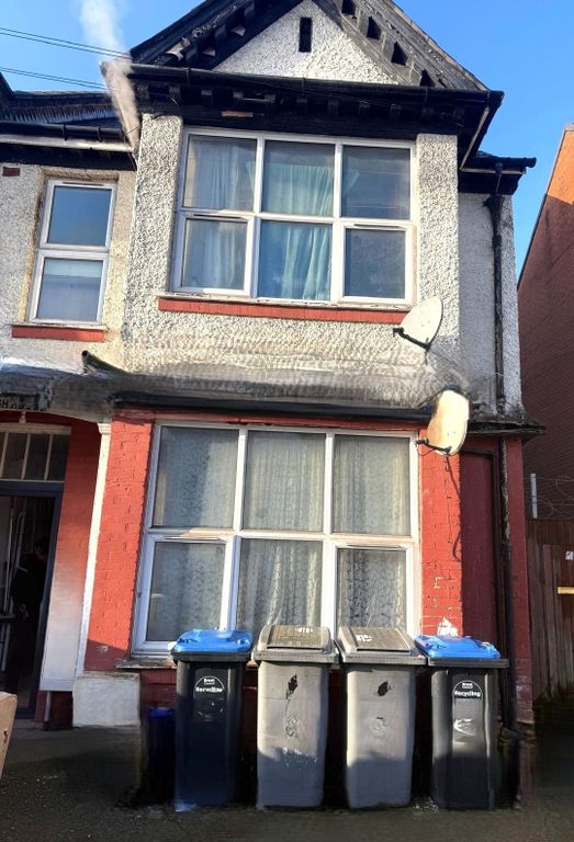 Property photo 1 of 1 2 Bed Room