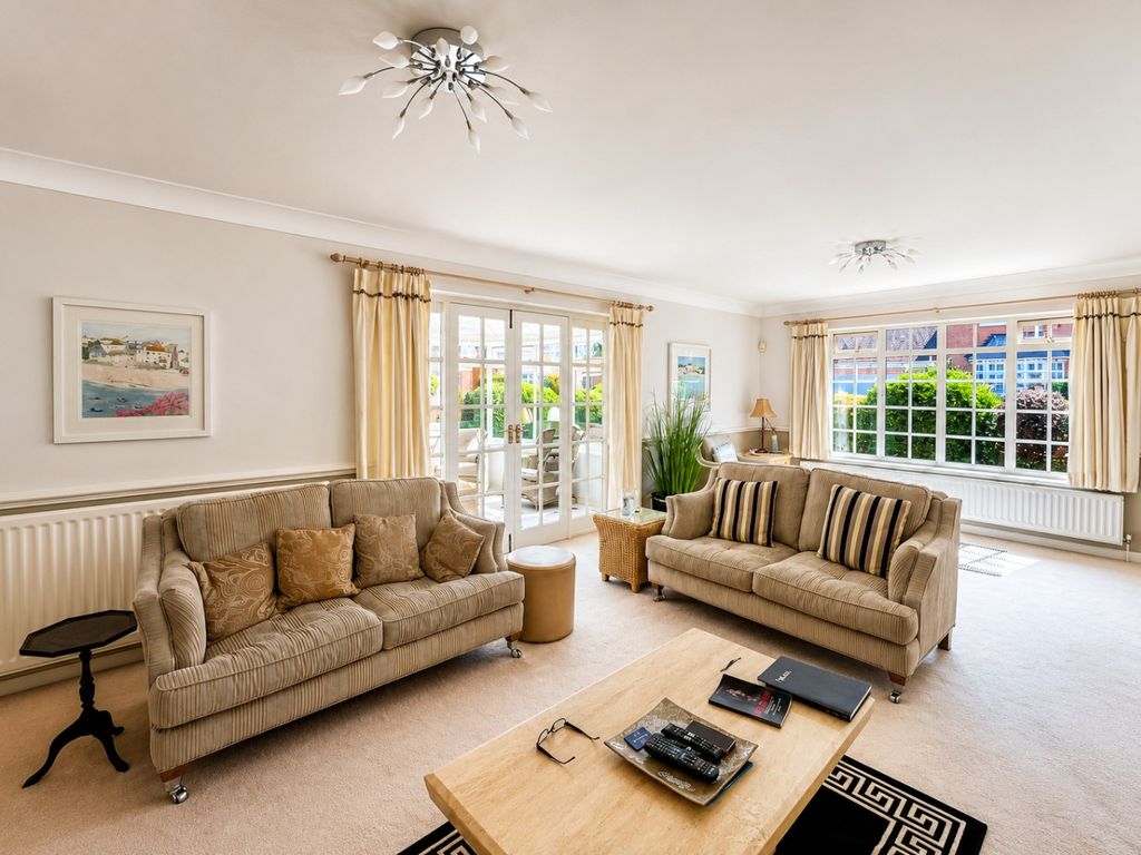 Property photo 3 of 38 5304092