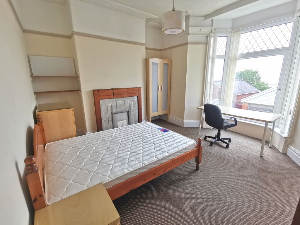 Property photo 3 of 11 Bedroom 1