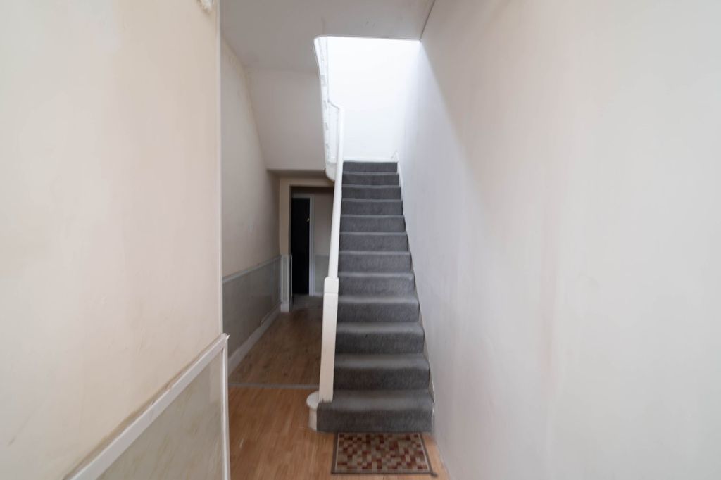 Property photo 2 of 19 Hallway