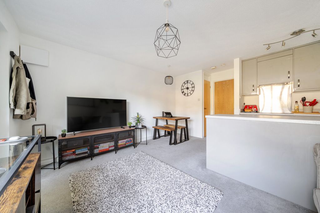 Property photo 2 of 13 1468153-9-6A1806A...