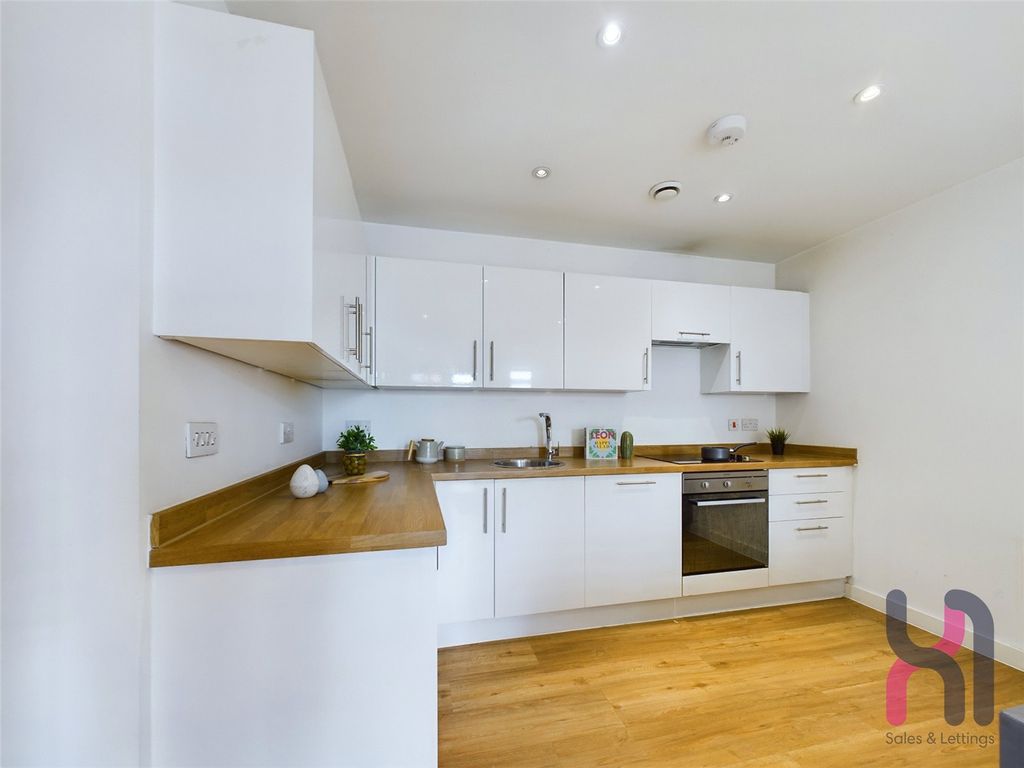 Property photo 2 of 8 Picture No. 20