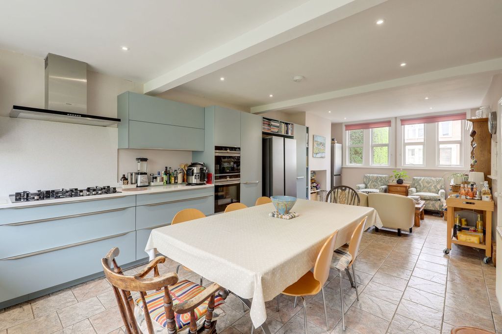 Property photo 2 of 29