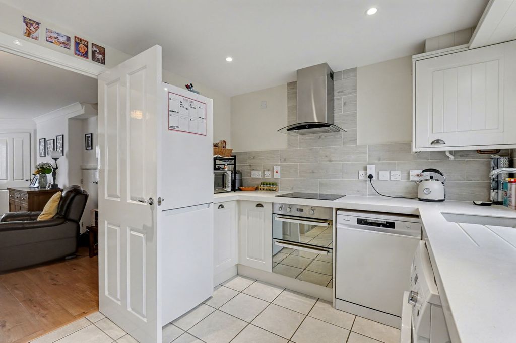 Property photo 3 of 20