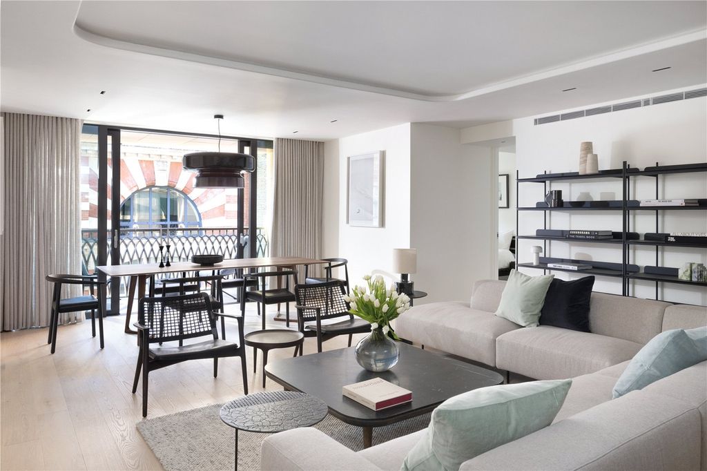 Property photo 2 of 13 Marylebone Square