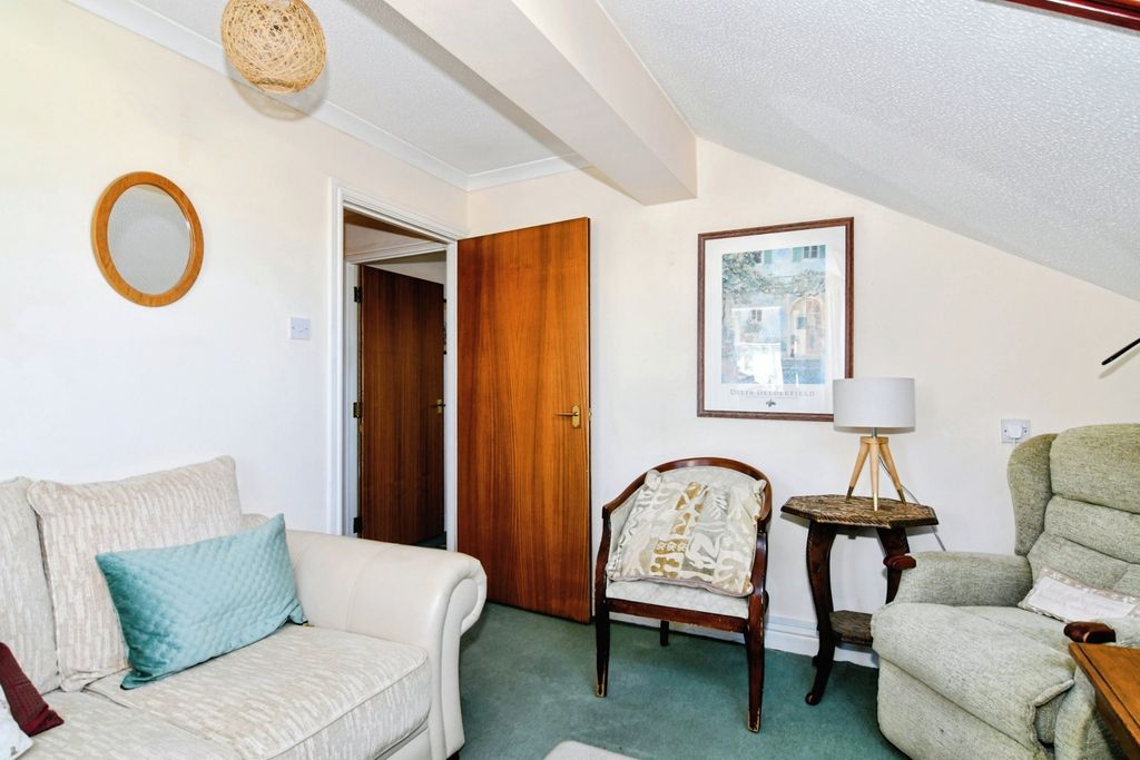 Property photo 3 of 11 Lounge