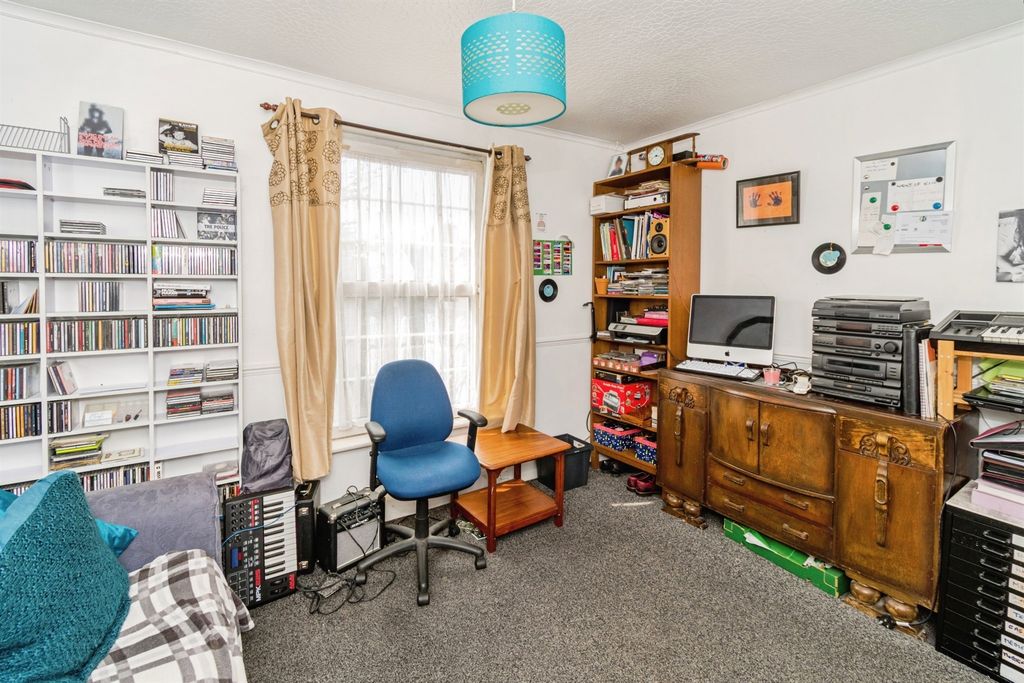 Property photo 2 of 18