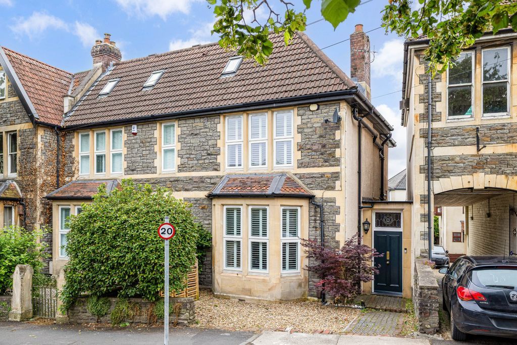 Property photo 1 of 19 External