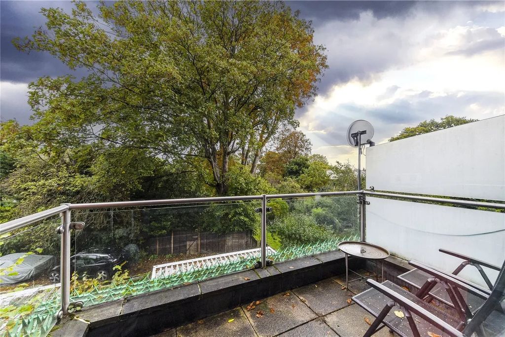 Property photo 3 of 12 Photo 11