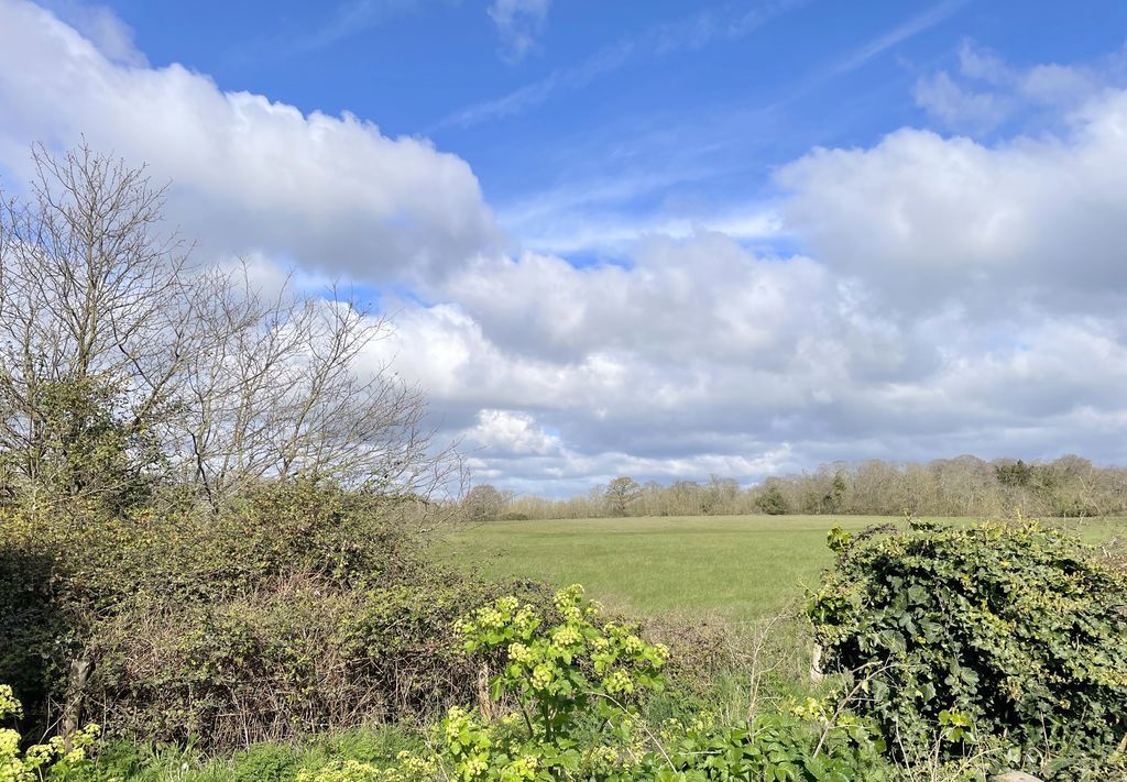 Property photo 2 of 20 Pyefleet Close