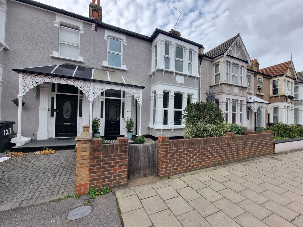 Property photo 1 of 32