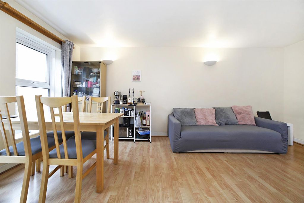 Property photo 3 of 8