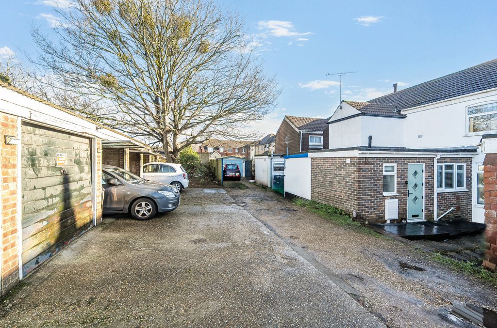 Property photo 2 of 13 1403718-20-697A02...